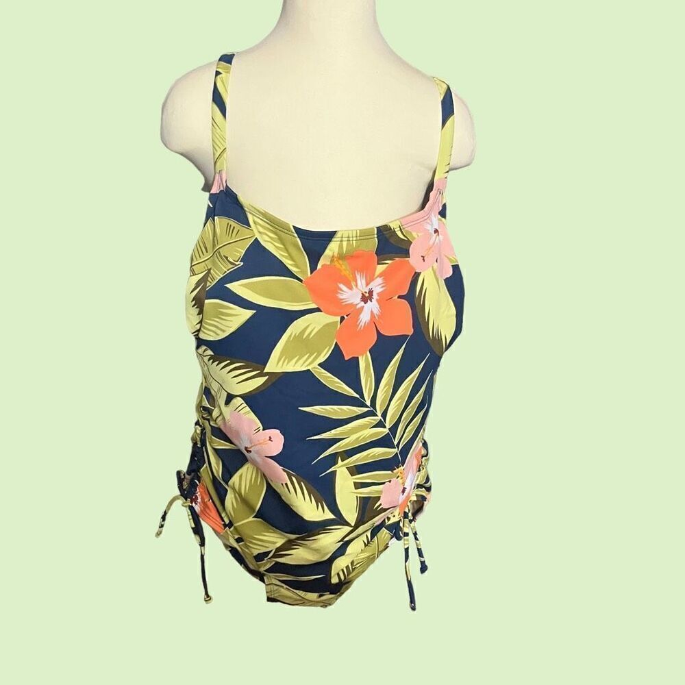Beach Betty One Piece Swimsuit / SZ: 1X / NWT